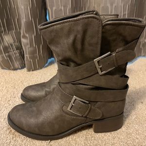 Moto style gray boot